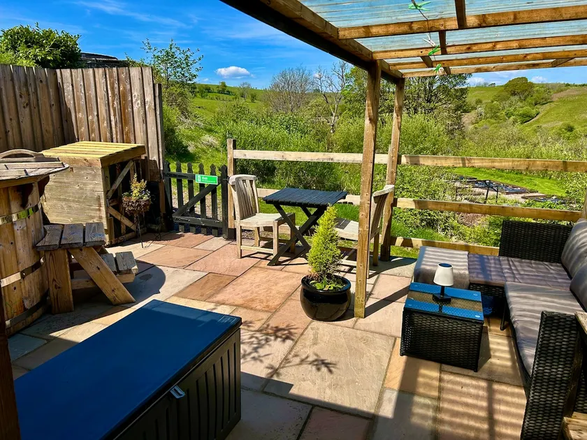 Doris Cottage, Hot Tub, 1 Bed, Barn Conversion - Image 1