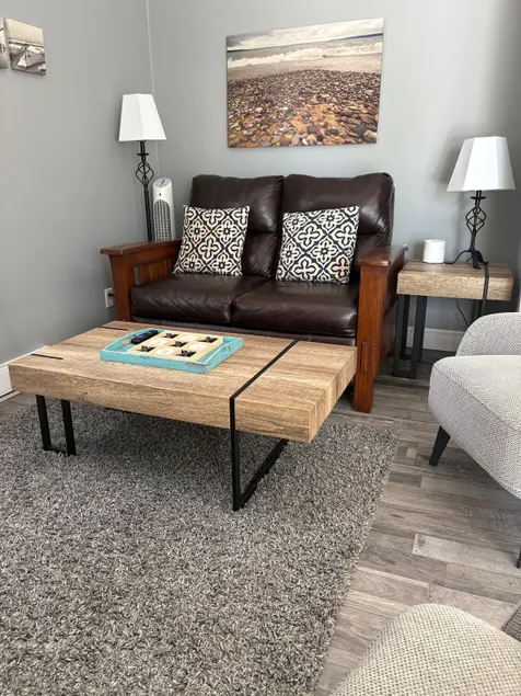 Adorable Erie Breeze Guesthouse #3 steps to lake - Image 1