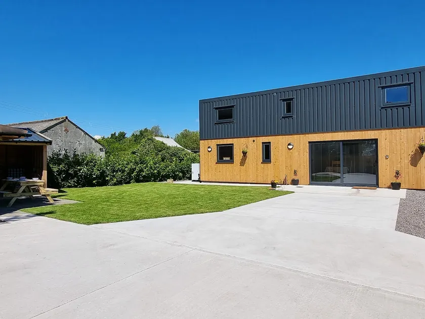 Dronefield Lodge - Image 1