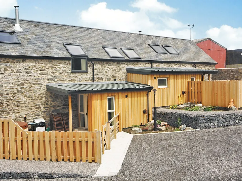 Smithy Barn - Hw7592 - Image 1