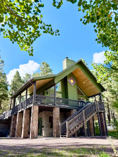 3-bedroom w/ loft, game room, hot tub, kayaks, etc - Image 1
