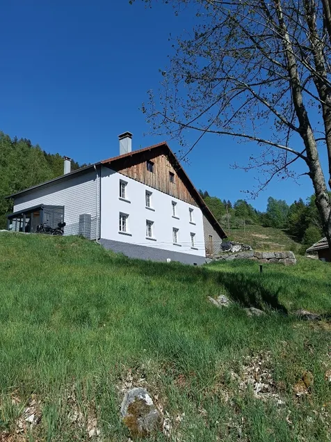 Gîte sleeps 10 with forest/mountain views - Image 1