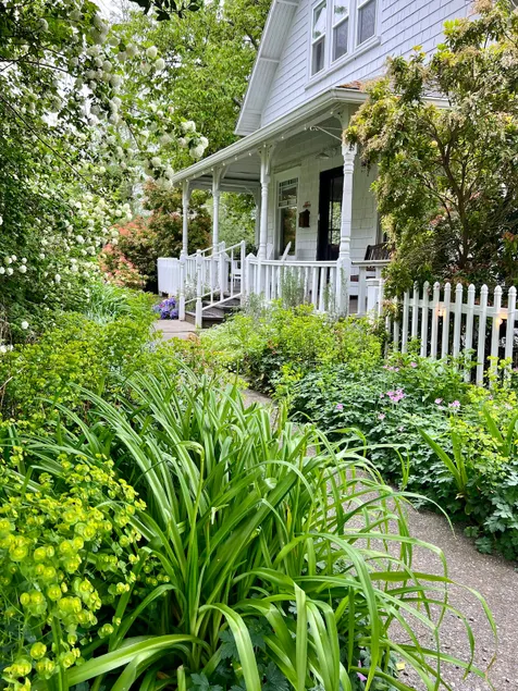 Vashon Farmhouse: Sleeps 2-10 - Image 1