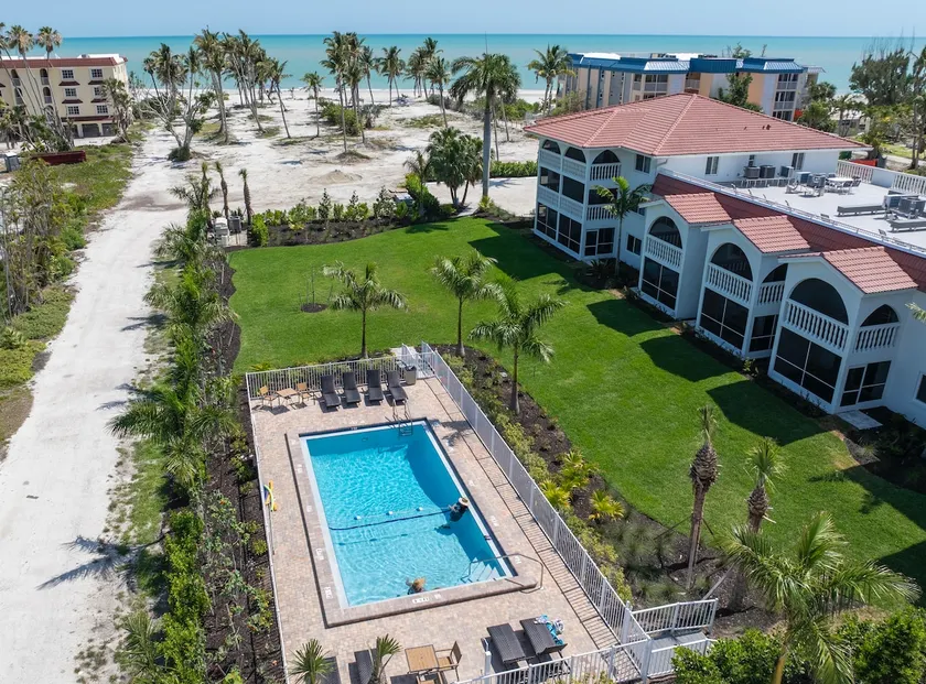 Tropical Garden Condo Just Steps to Sanibel Beach - Image 1