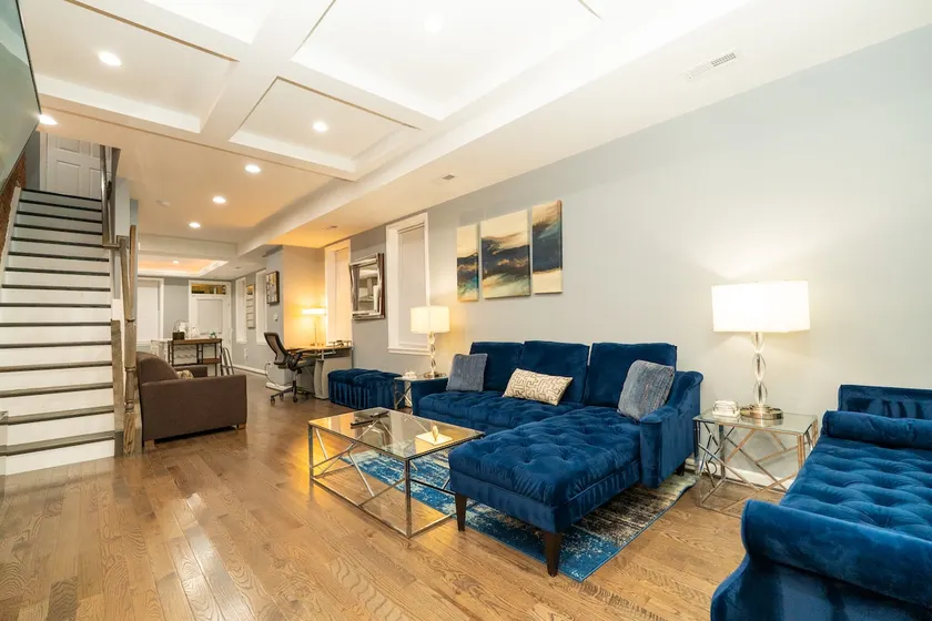 Johns Hopkins Inner Harbor Downtown 5 beds w/deck - Image 1
