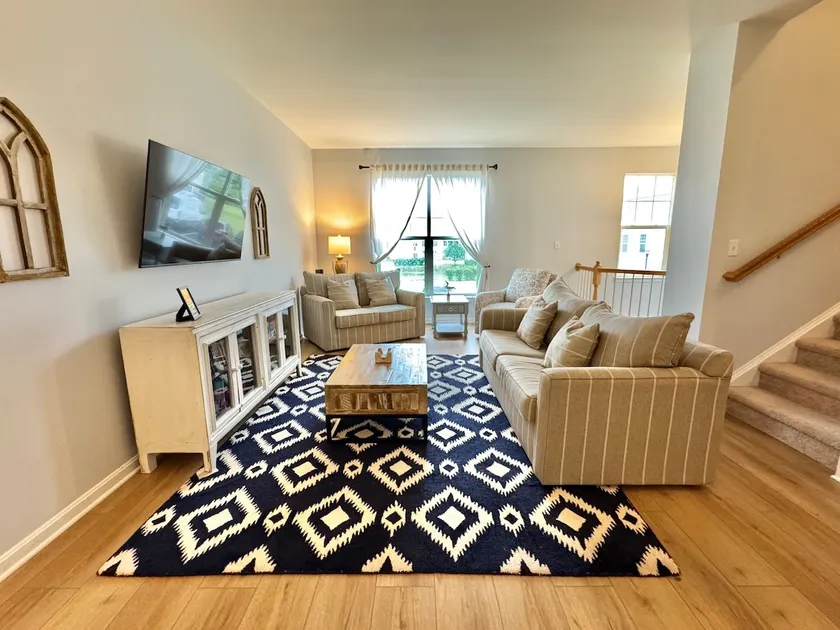 Updated Floors! 5 BDR (2 King Beds), Deck & Pool! - Image 1