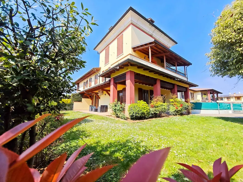 A stone's throw from Lake Garda | Family-friendly - Image 1