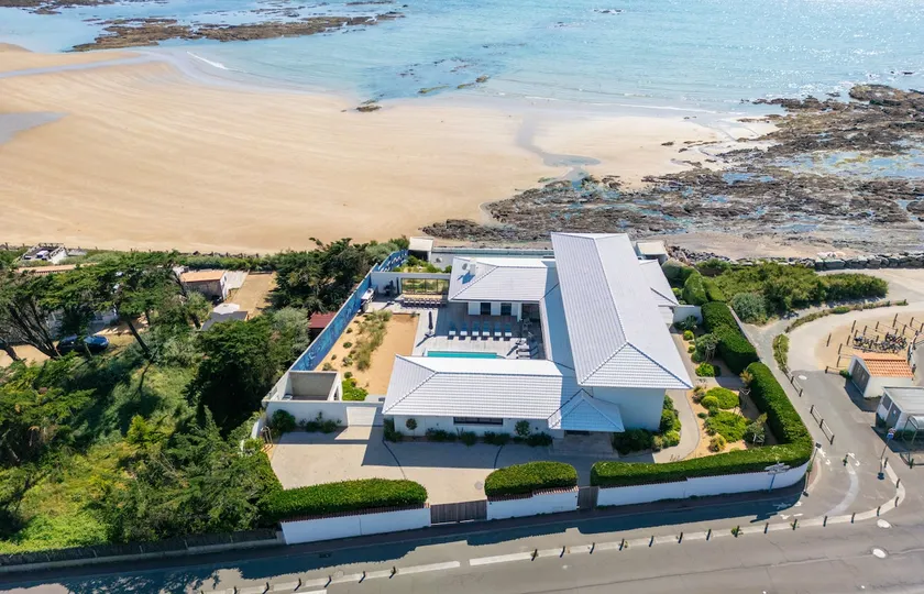 Villa Océans: Oceanfront, Pool, Jacuzzi, 15 guests - Image 1