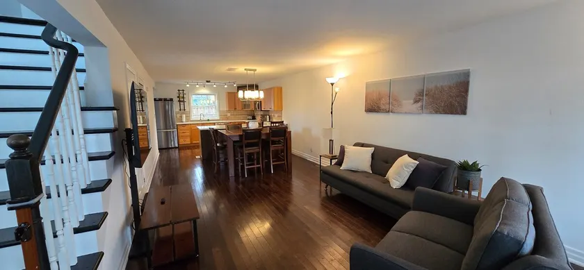 The Lincoln Landing | Walk to Beach | 3BR Retreat - Image 1