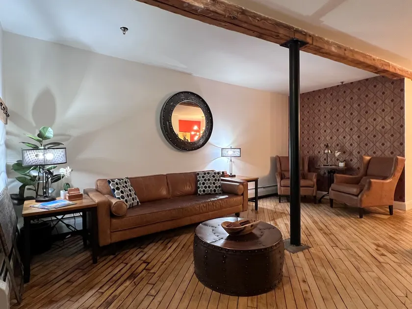 Stylish downtown loft - walk to restaurants/shops - Image 1