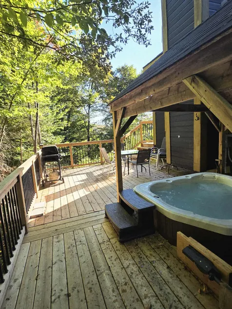 ★Lakefront ★HOT TUB, Breath-taking★ Views, in the Heart of Nature - Image 1