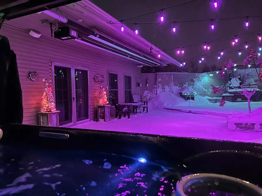 Adorable suite with amazing courtyard and hot tub! - Image 1