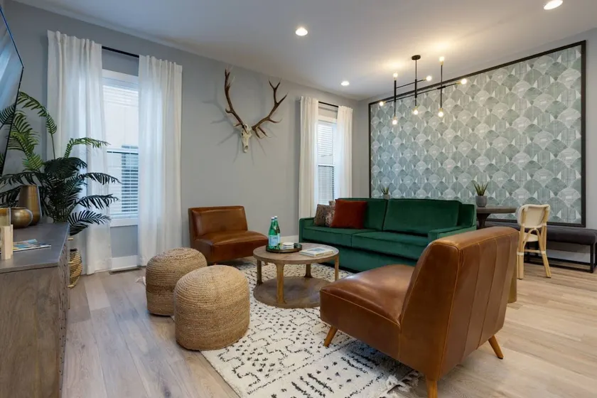 NEW Luxe 4BR 12 Beds - RoofDeck Views - Chefs Kitchen - Image 1