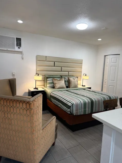 Bright & Modern private studio - Central - Image 1