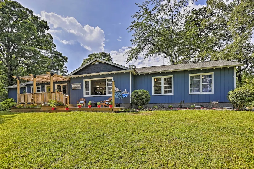 Family-Friendly Escape ~ 6 Mi to City Center! - Image 1