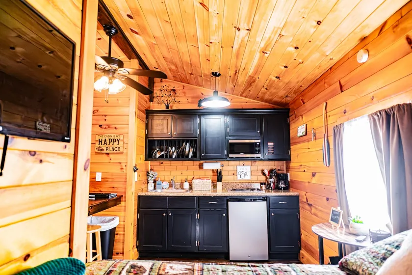 The Honeymoon Hideaway at Swann’s Marina - Image 1
