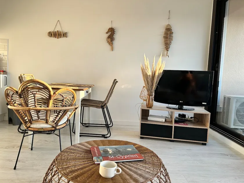 New two-room apartment, Beautiful view – Beach & Port within walking distance + Parking - Image 1