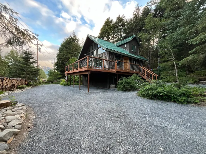 Mountain Views and Right off the Bike Path - Image 1