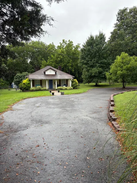Bungalow Retreat - Pet Friendly - Historic Home in Huntersville - Image 1