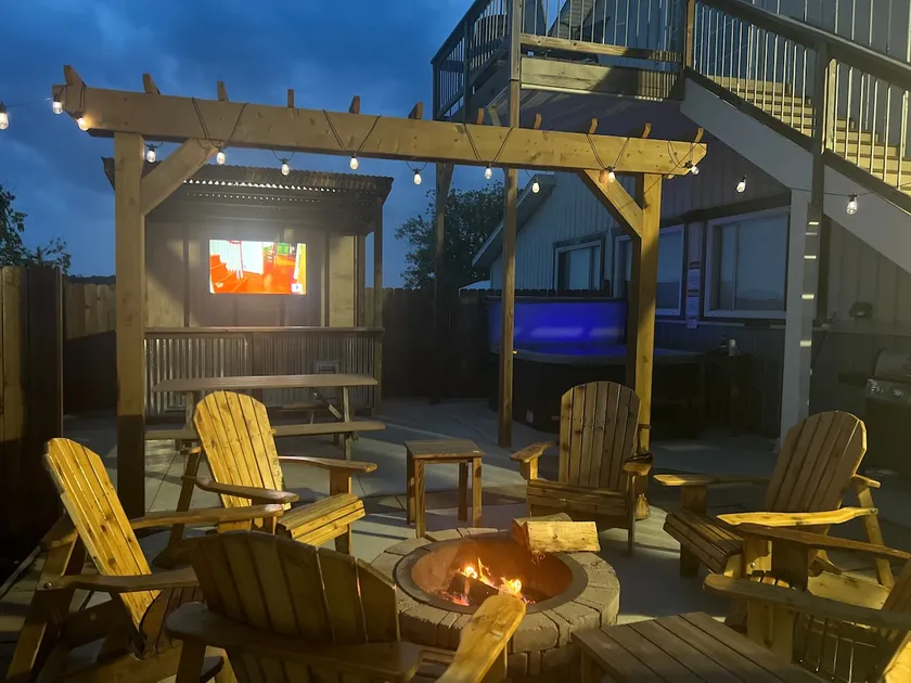 The Bourbon Barrel *Private HOT TUB/BAR* - Image 1