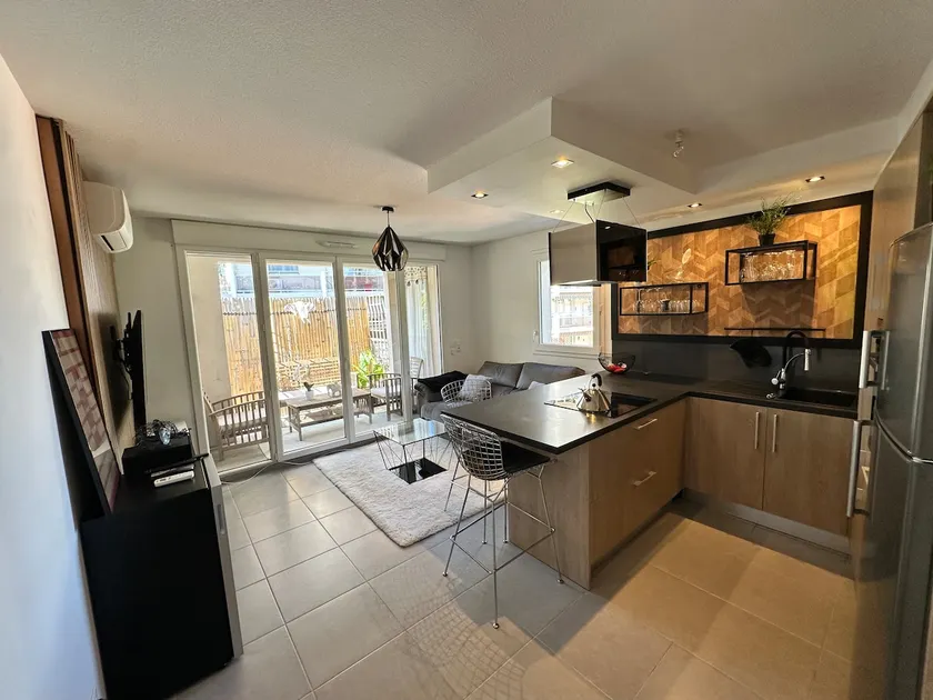 New apartment with private parking space - Image 1