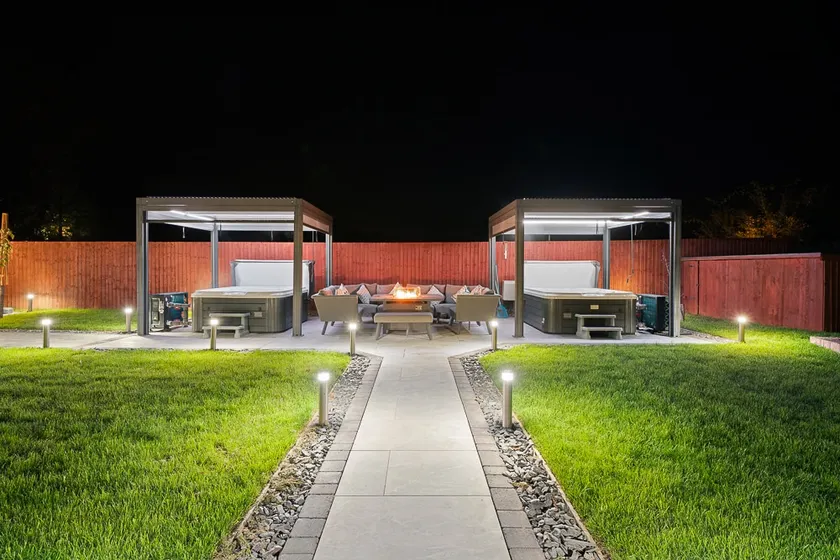 4BR luxury Cottage, Hot Tubs, Hoar Cross, Staffordshire - Image 1