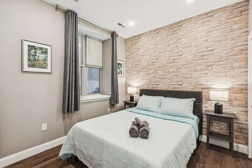 SAL | Chic & Cozy 1BR/1BA Suite at City Hall - 5 - Image 1