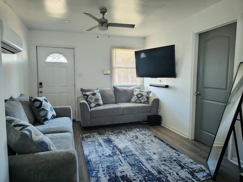 Cozy 2BR | 10 Min Downtown | 5 Min Raceway - Image 1