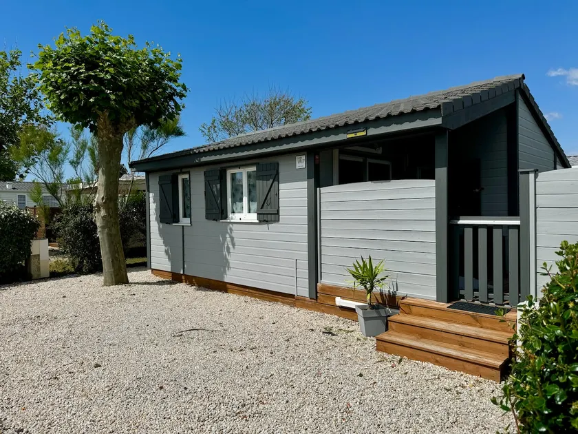 Fully-equipped chalet with pool 300 m from the beach - Image 1