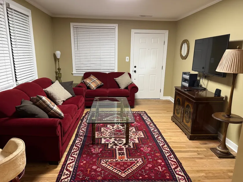 Entire House - Antique Mall Cottage - Image 1