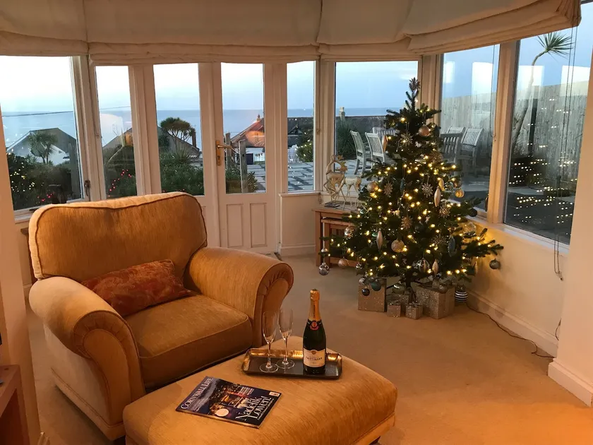 Fantastic Beach Location and Fabulous Views - Image 1