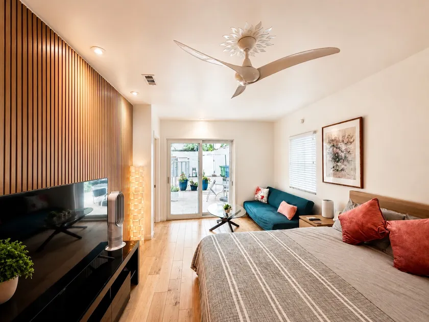 LUXURY MASTER SUITE Own Entry WestLA/Santa Monica - Image 1