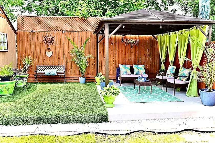Beautiful spacious flat. 3bd/2bth Backyard Oasis! - Image 1