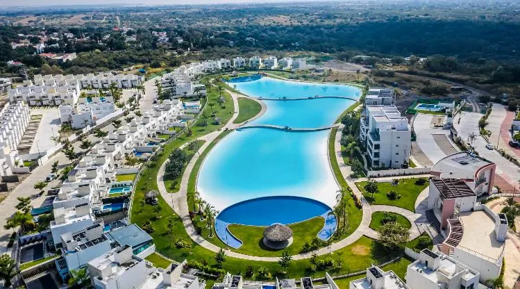 Premium Getaway: Pools, Gym, Padel and Clubhouse - Image 1