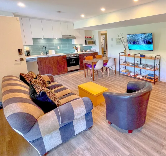 Unique 2 Bedroom Suite with Private Patio & Garden - Image 1