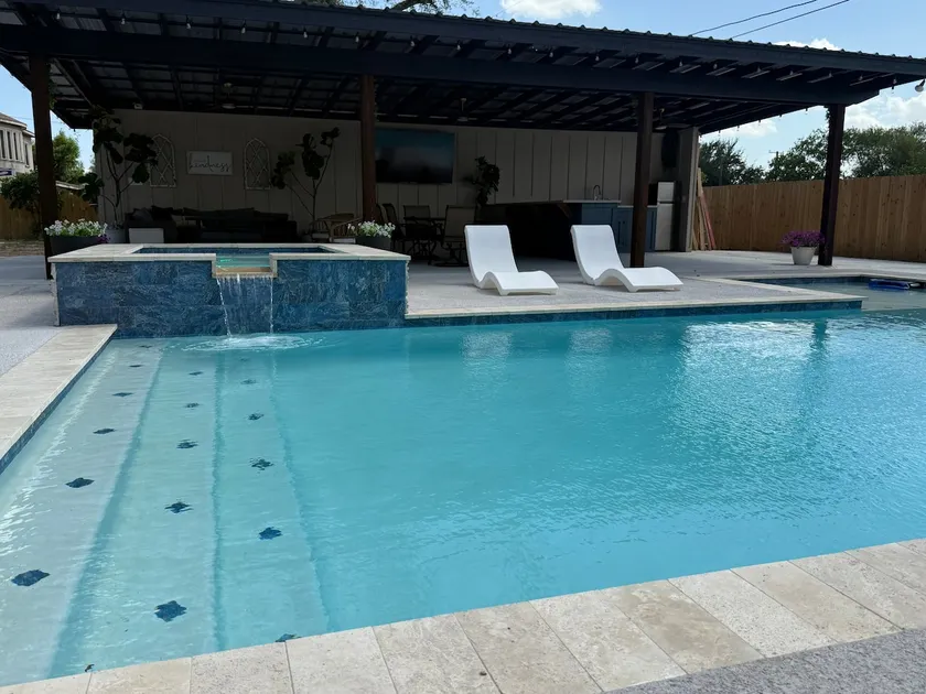 The house on mockingbird lane with private pool - Image 1