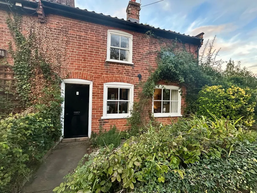 Daisy Cottage … discover Suffolk - Image 1