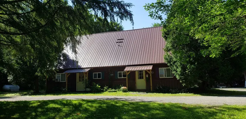 2 bedroom apt in a comfortable quiet setting - Image 1