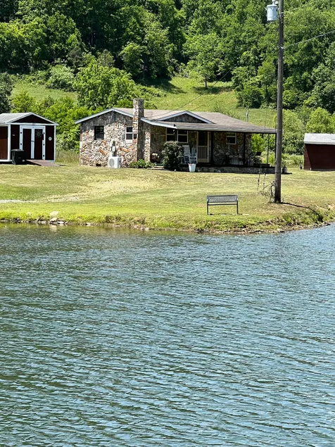 Mountain views with pond - 26 minutes to Asheville - Image 1