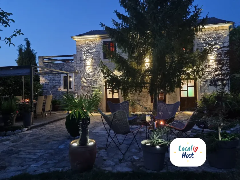 Stonehouse Ana with Jacuzzi Rovinj-Krmed - Image 1