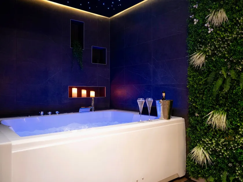 King Size I LoveRoom I Private Balneo - Image 1