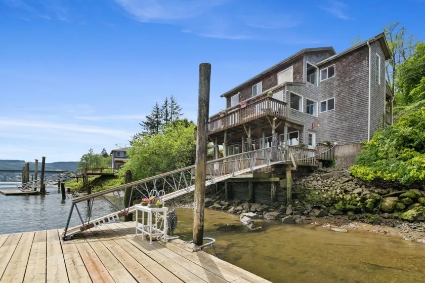 *Riverfront*Pvt Dock*Game Room*6 mins to Beach* - Image 1
