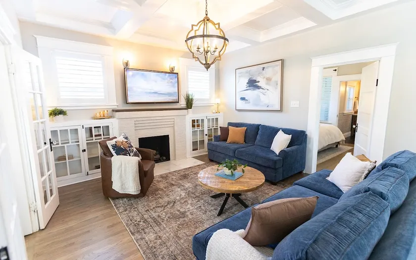 Elegant 5BR Historic Gem w/ pool, walk to Bayshore - Image 1