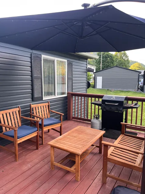 Walk to the New River - 2BR Sleeps 4 - Image 1