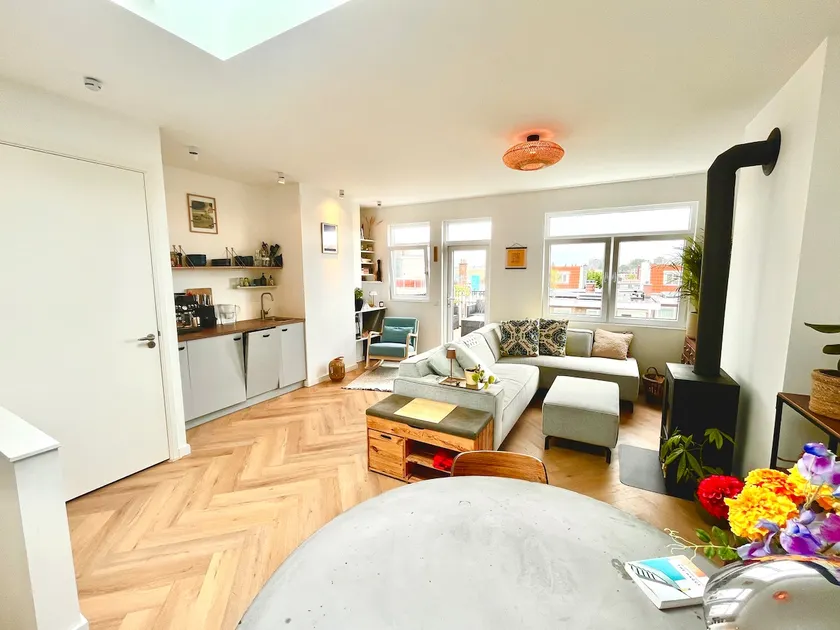 Stunning Rooftop apt: Free Bikes & Beach Nearby - Image 1