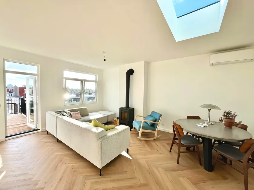 Stunning Rooftop apt: Free Bikes & Beach Nearby - Image 1