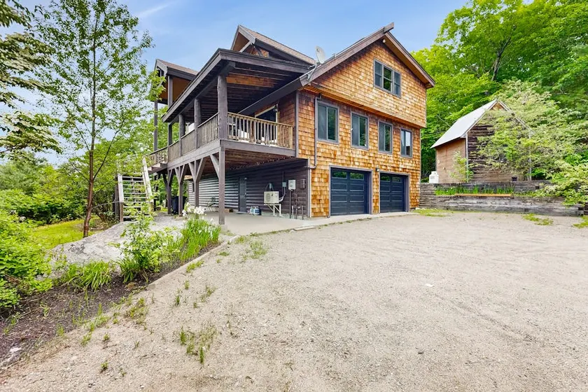 4BR renovated home w/ mtn views, deck - Image 1