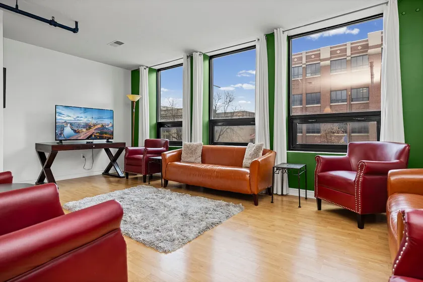 Downtown 2-Bedroom Condo - Image 1