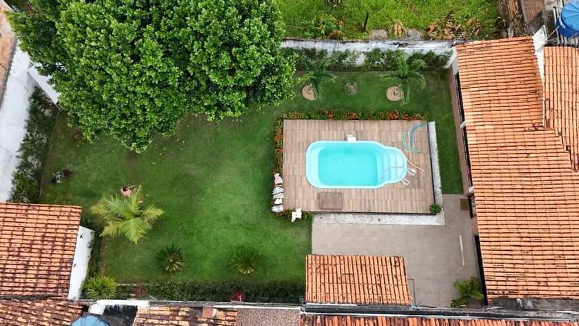 Casa Jardim. Just a stone's throw from the beach and markets. - Image 1