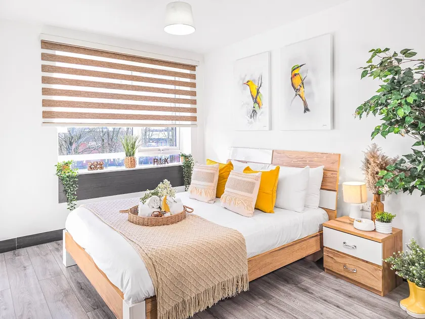 The Cozy Chapter - Spacious Apartments Near Manchester City Centre & Old Trafford - Image 1